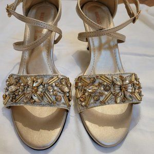 Pre-owned womens Gold sandals